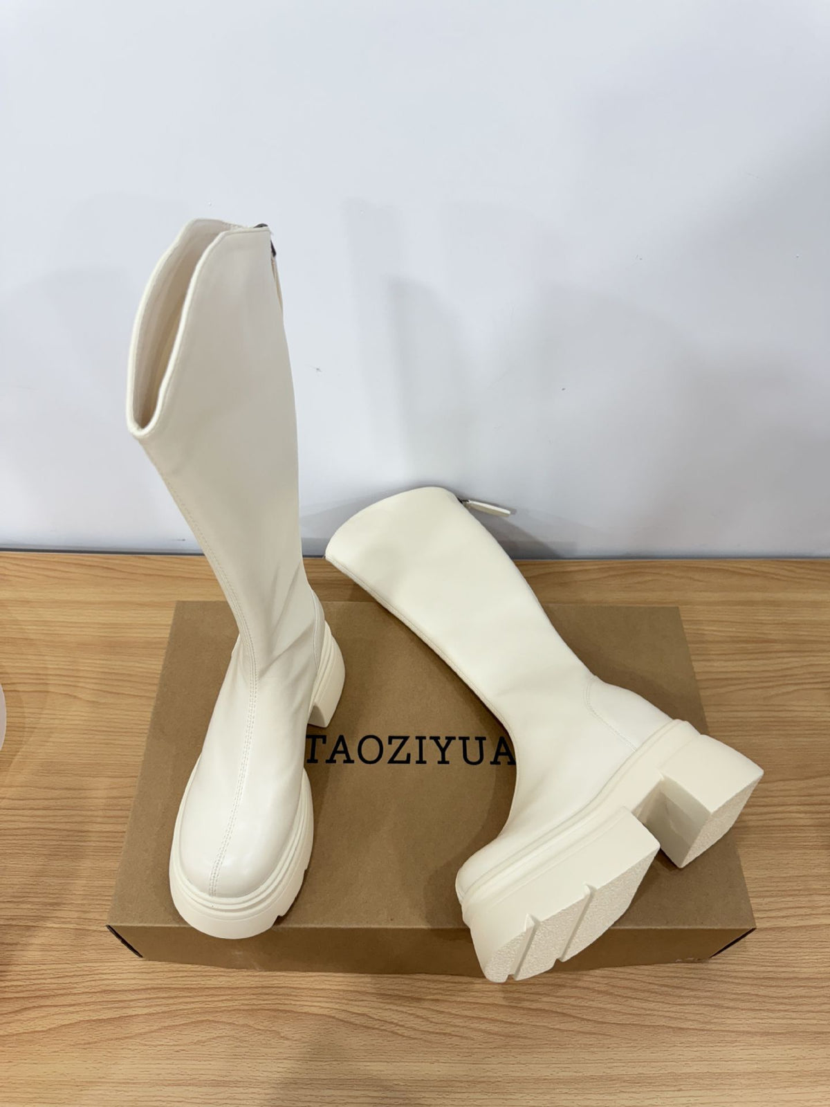Women's Fashion V Cut Slimming Platform Height Increasing Insole Fleece-lined Boots