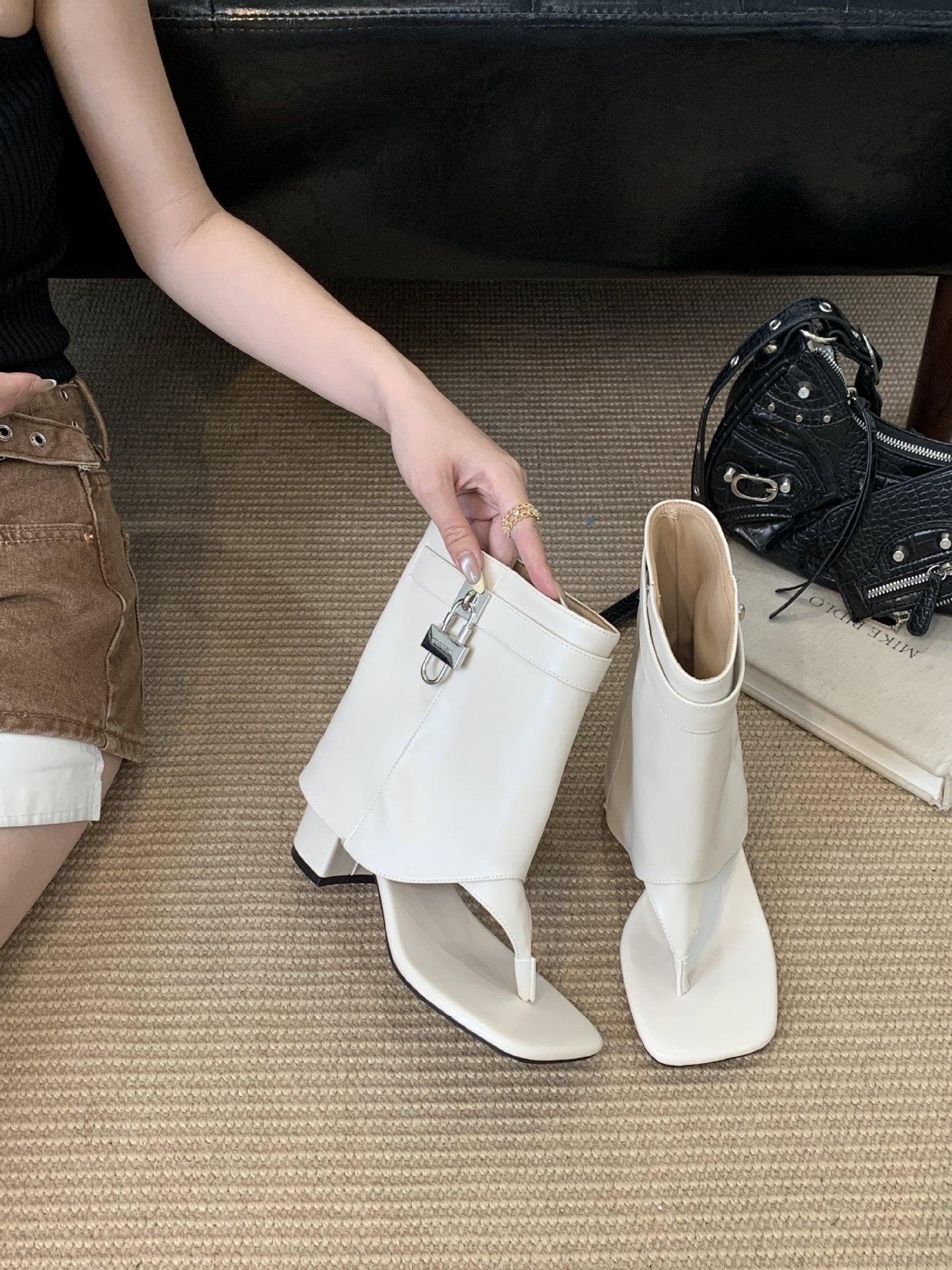 Women's French Minority Toe Thick High Retro Women's Leather Boots