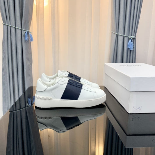 Women's European Goods Spring White Board Luxury Rivet Men's Shoes