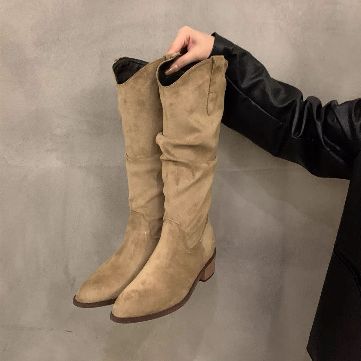 Women's Cowhide Version Retro V Mouth Height Increasing Pile Style Small Women's Leather Boots