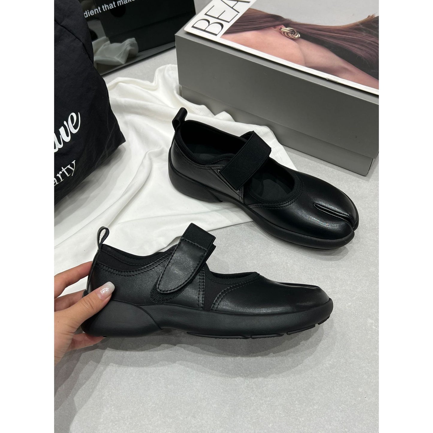 Women's Korean Retro Niche Design Comfortable Low-cut Sports Casual Shoes