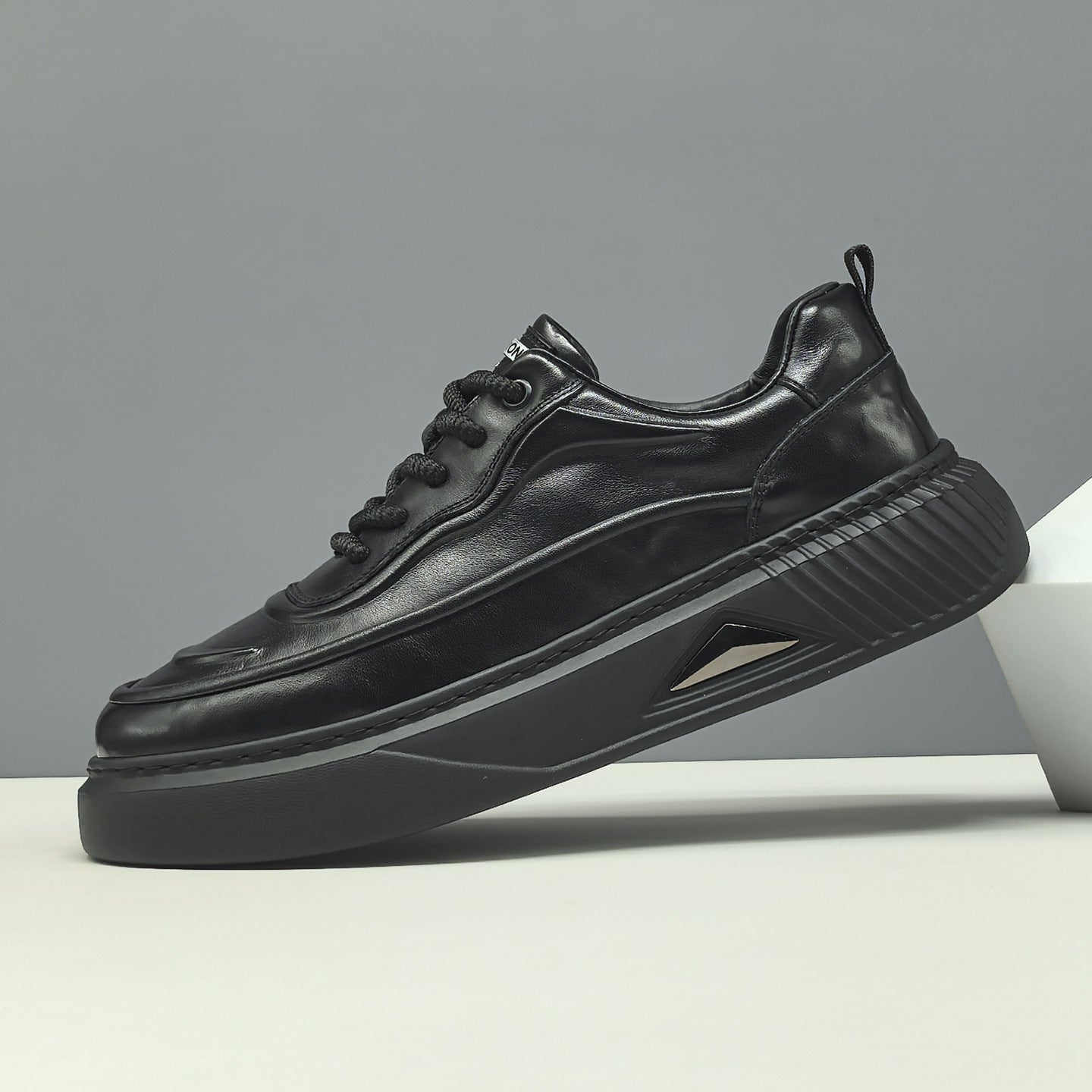 Men's Layer Cowhide Breathable Board Fashionable Genuine Men's Shoes