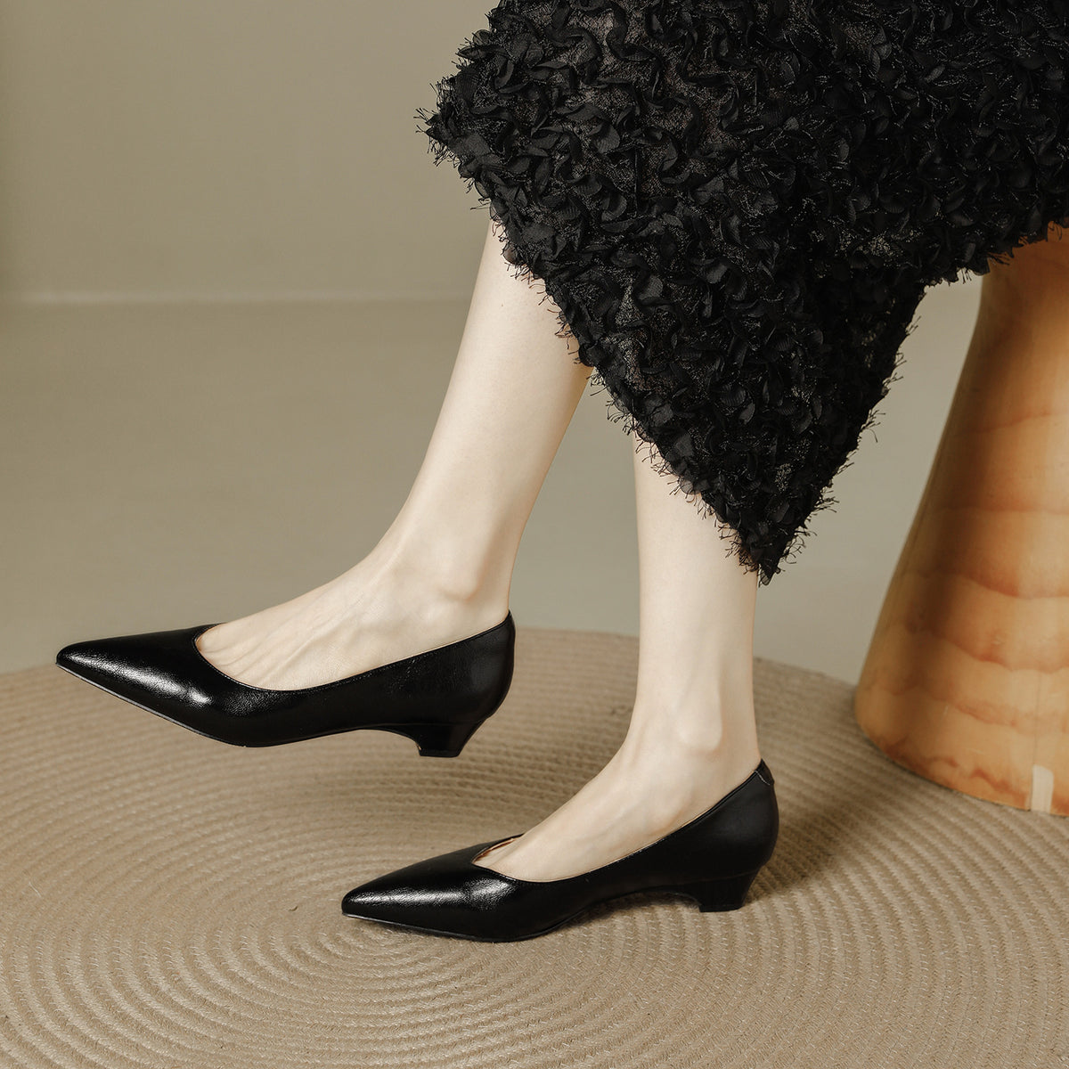 Women's Retro Pointed Toe Low-cut Slip-on Soft Comfortable Commute Minimalist Women's Fashion Shoes