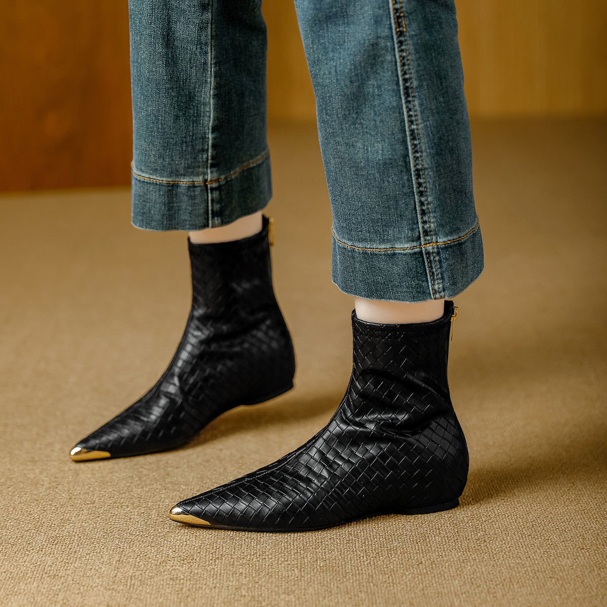 Women's Inner Height Increasing Elegant Pointed Woven Women's Leather Boots