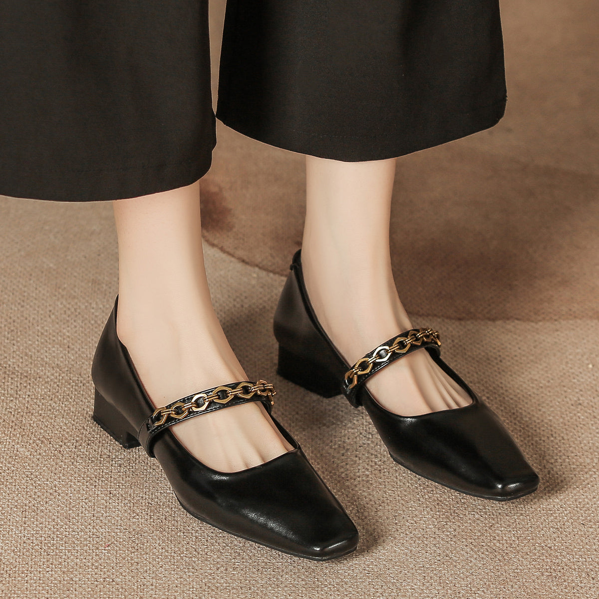 Women's Luxury Retro Slip-on Soft Bottom Black French Pumps Square Toe Women's Fashion Shoes