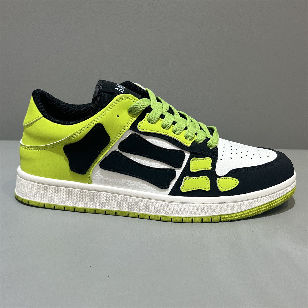 Men's Autumn Breathable Skateboard Fashionable Lightweight White Men's Sports Shoes