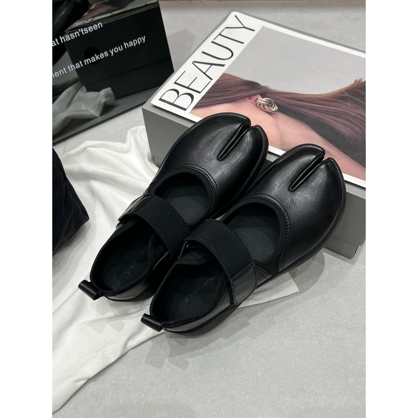 Women's Korean Retro Niche Design Comfortable Low-cut Sports Casual Shoes