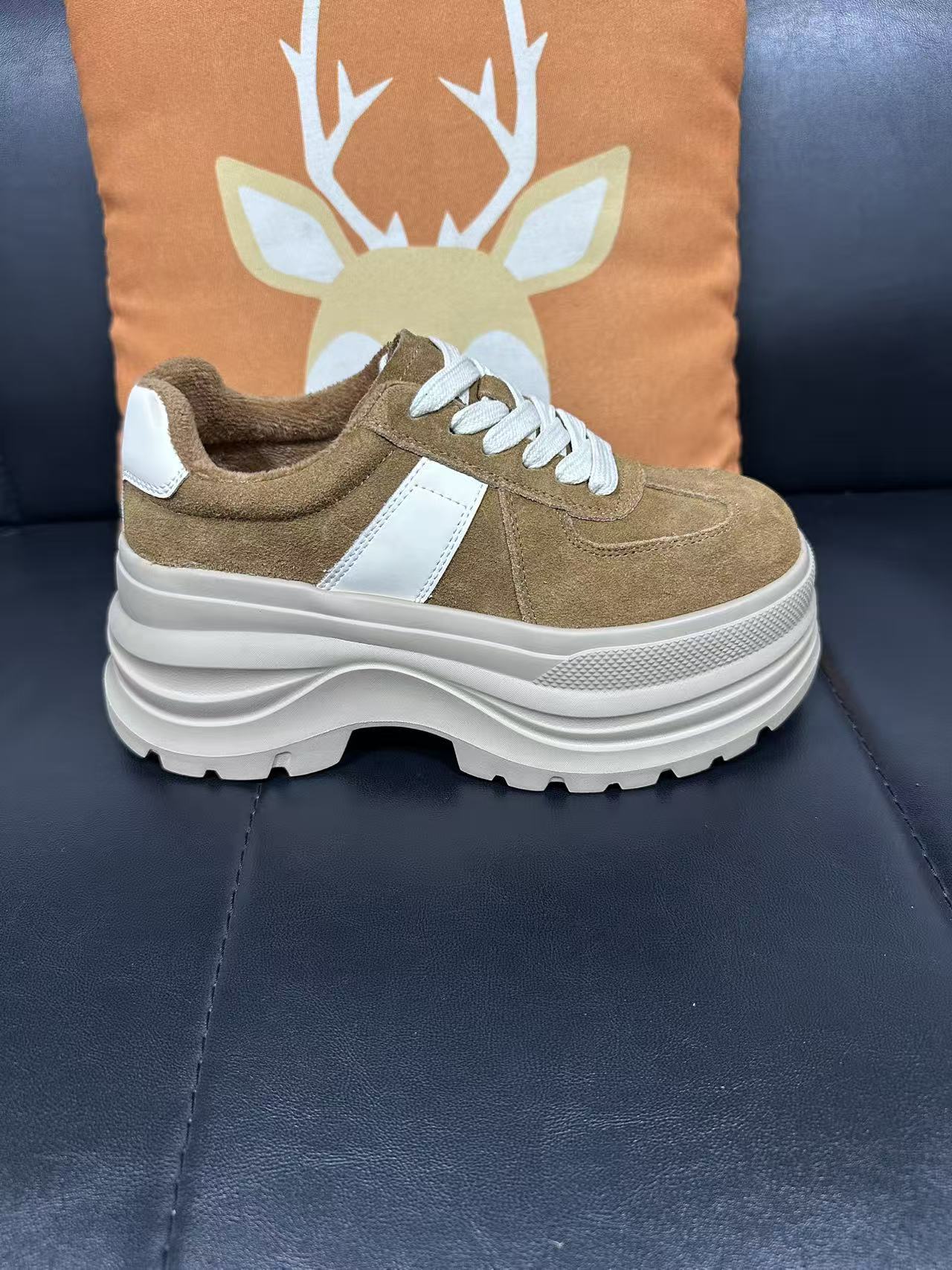 Layer Frosted Comfortable Platform Elevator Wild Board Women's Sports Shoes