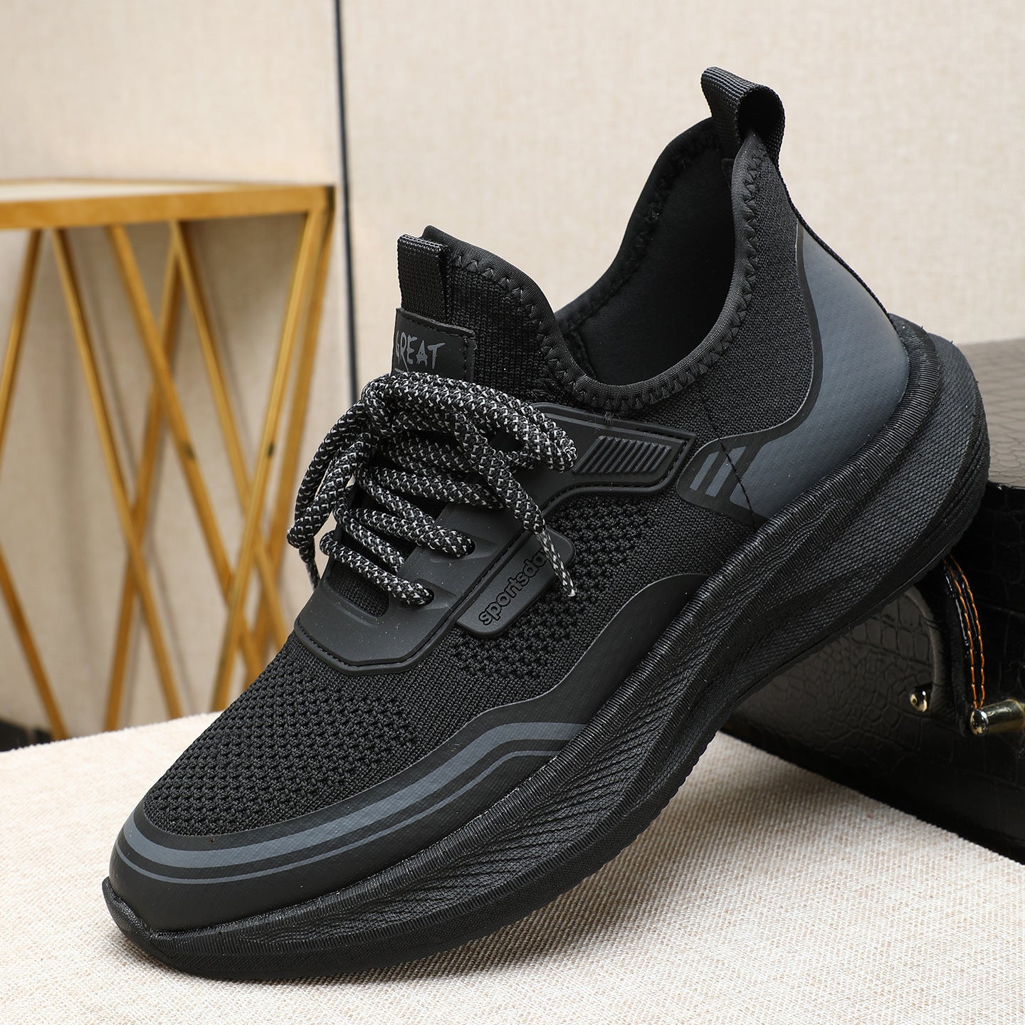 Men's Breathable Flying Woven Fashionable Light Platform Men's Sports Shoes