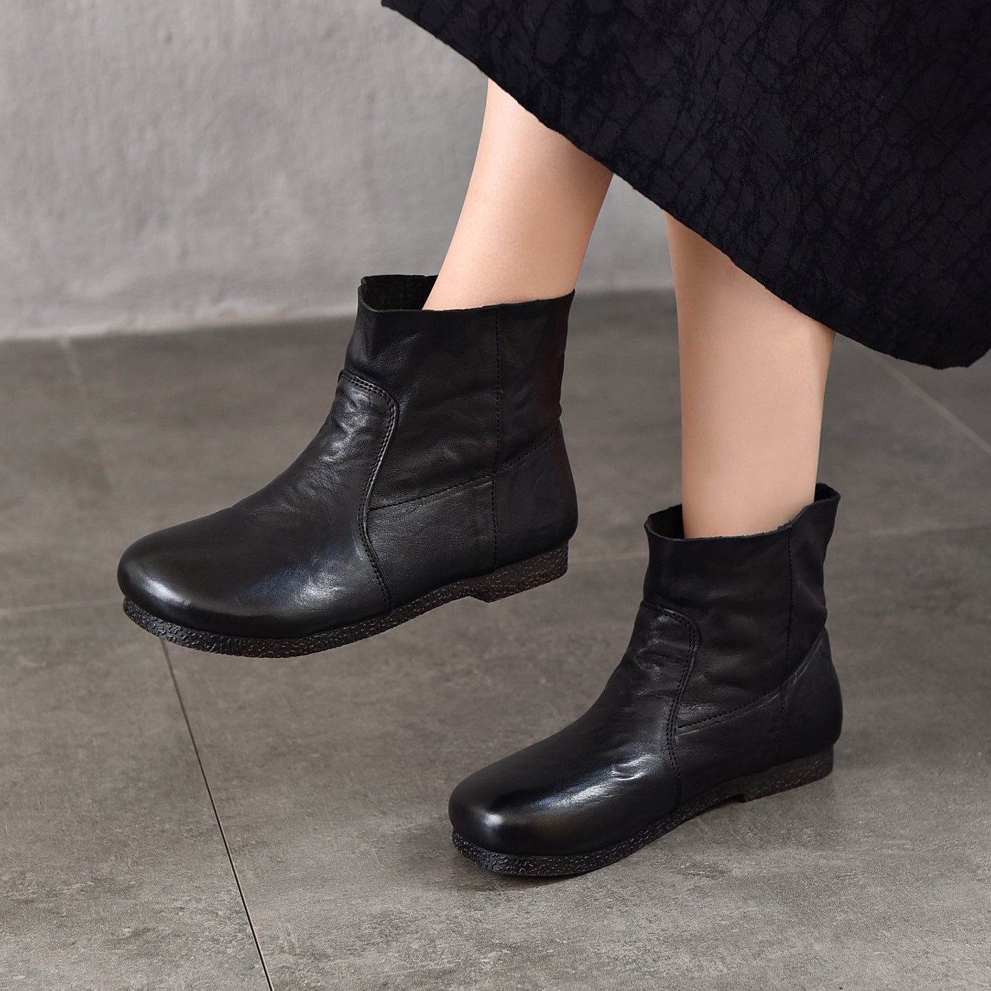 Women's Pattern First Layer Cowhide Round Toe Flat Bottom Women's Leather Boots