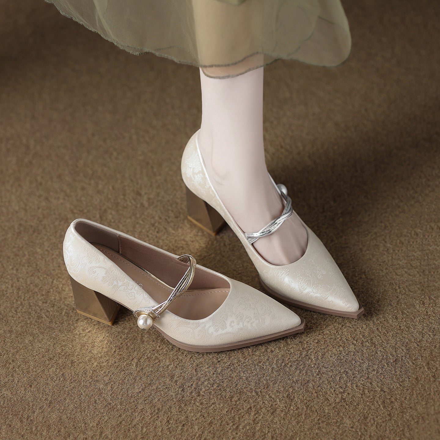 Women's Version Chinese High Banquet Temperament Shallow Heels