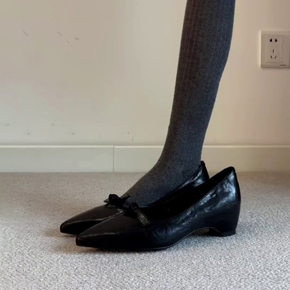 Women's Version Pointed Toe Pumps Versatile Workplace Commuter Black Retro Chunky Heels