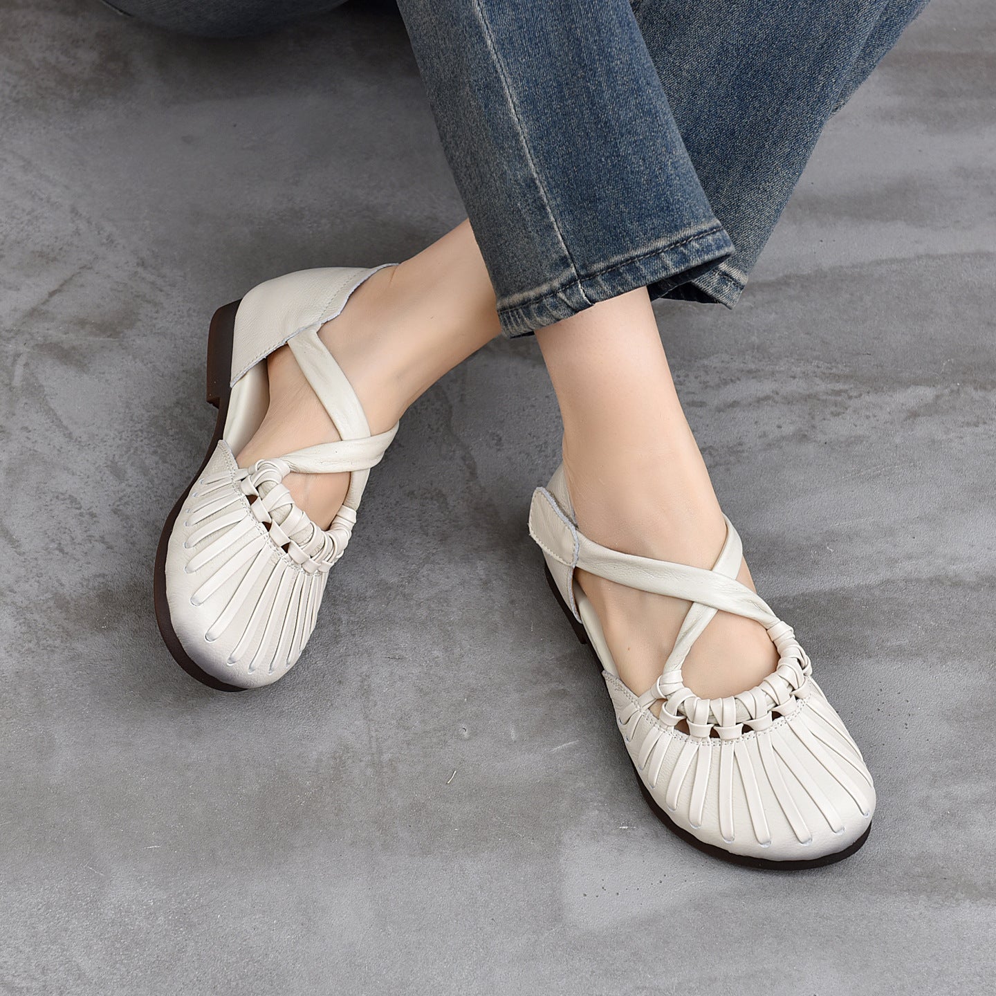 Women's British Round Head Genuine Woven Hollowed Comfortable Thick Hollow Flat Sandals