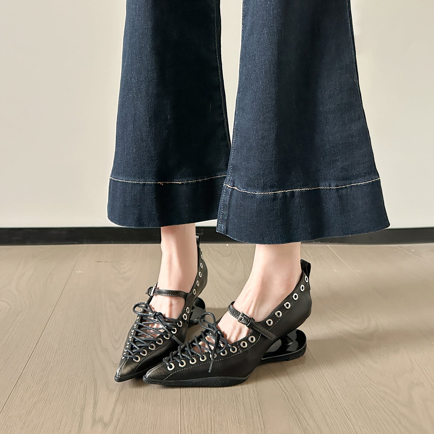 Women's Design Retro Style Pointed Rivets Strap Mary Jane Suspension Sexy Women's Fashion Shoes