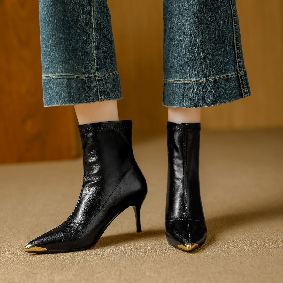 Women's High Short Temperament Wild Stiletto Metal Toe Cap Heels
