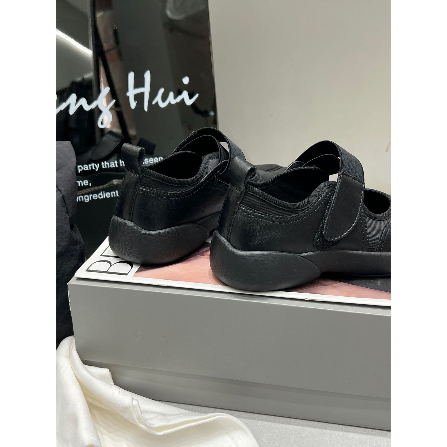 Women's Korean Retro Niche Design Comfortable Low-cut Sports Casual Shoes