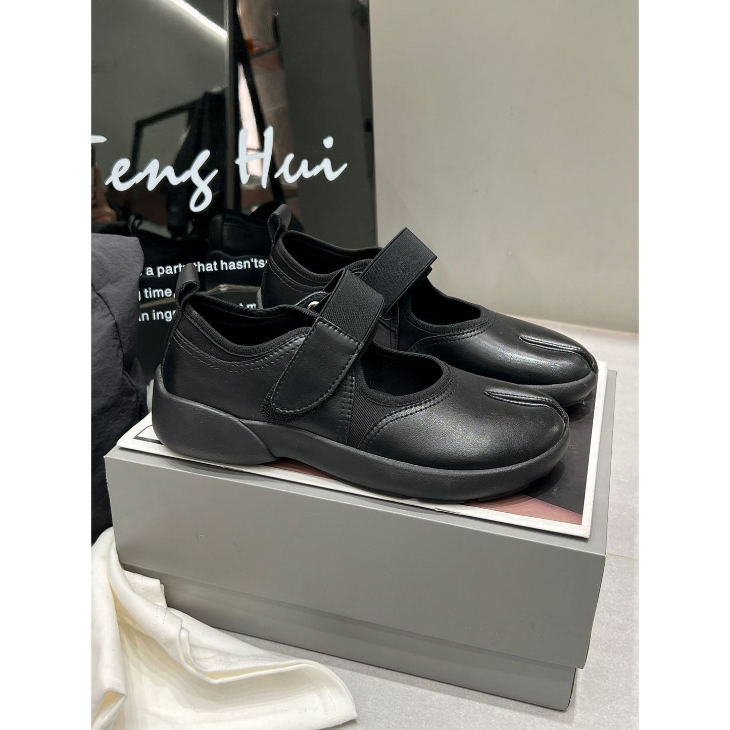 Women's Korean Retro Niche Design Comfortable Low-cut Sports Casual Shoes