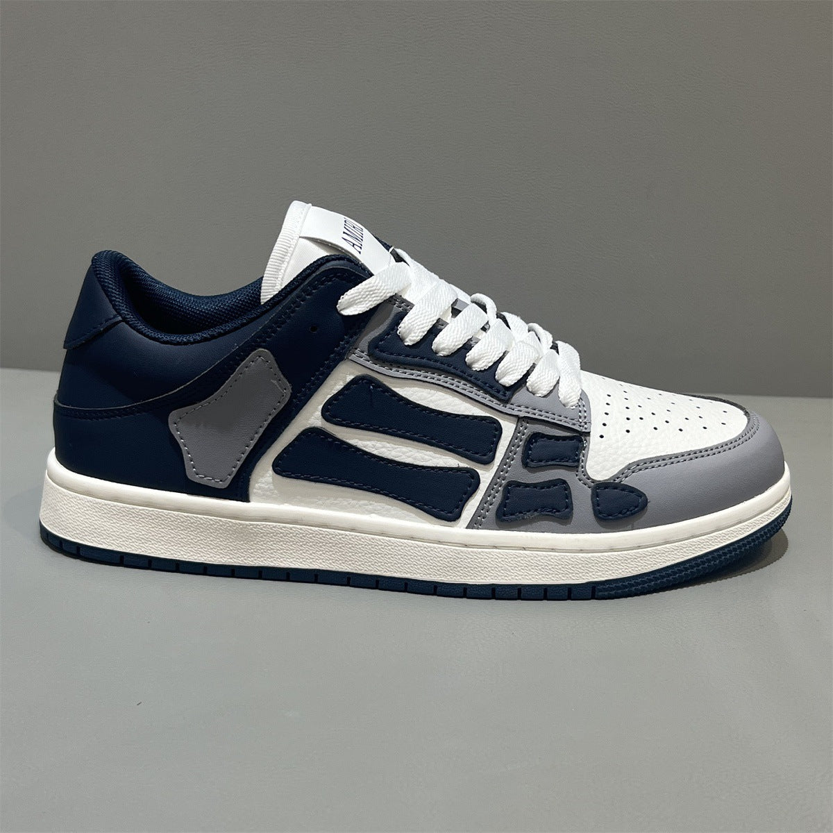 Men's Autumn Breathable Skateboard Fashionable Lightweight White Men's Sports Shoes