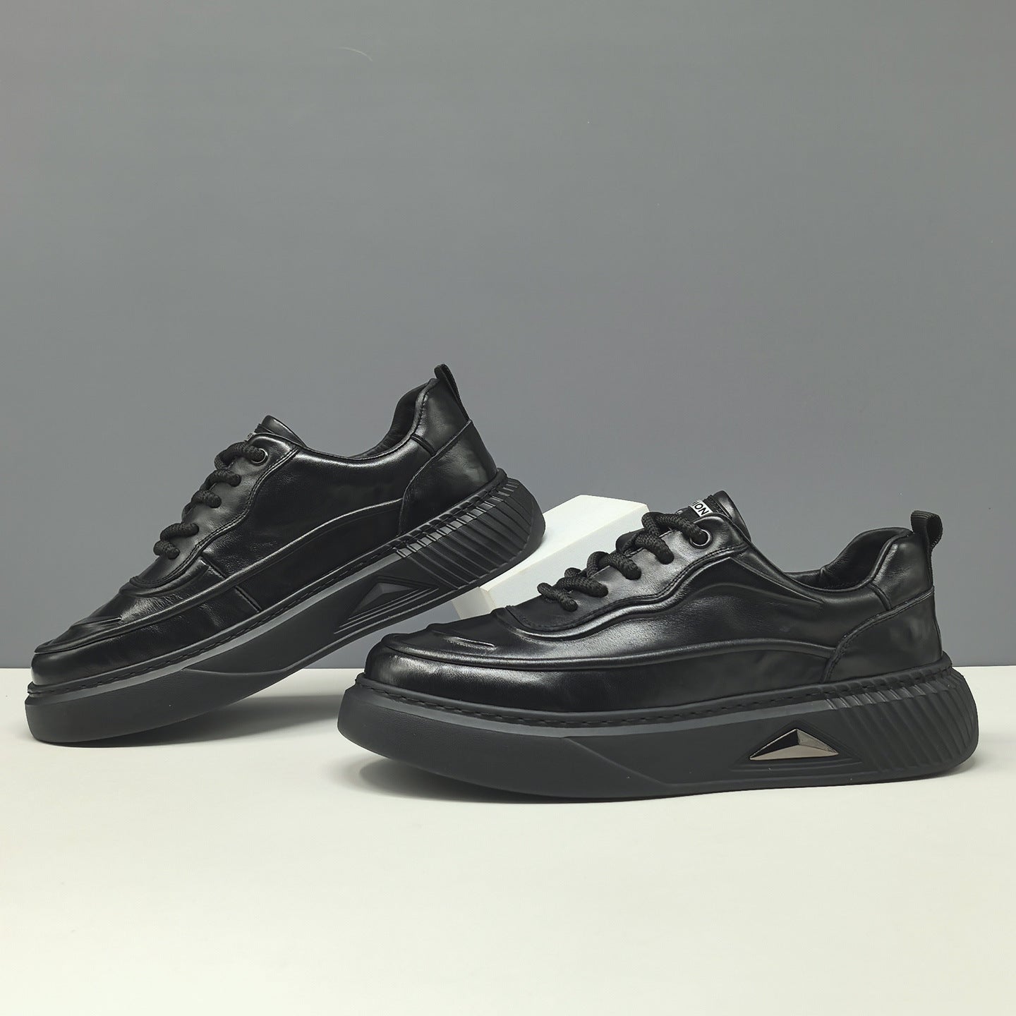 Men's Layer Cowhide Breathable Board Fashionable Genuine Men's Shoes