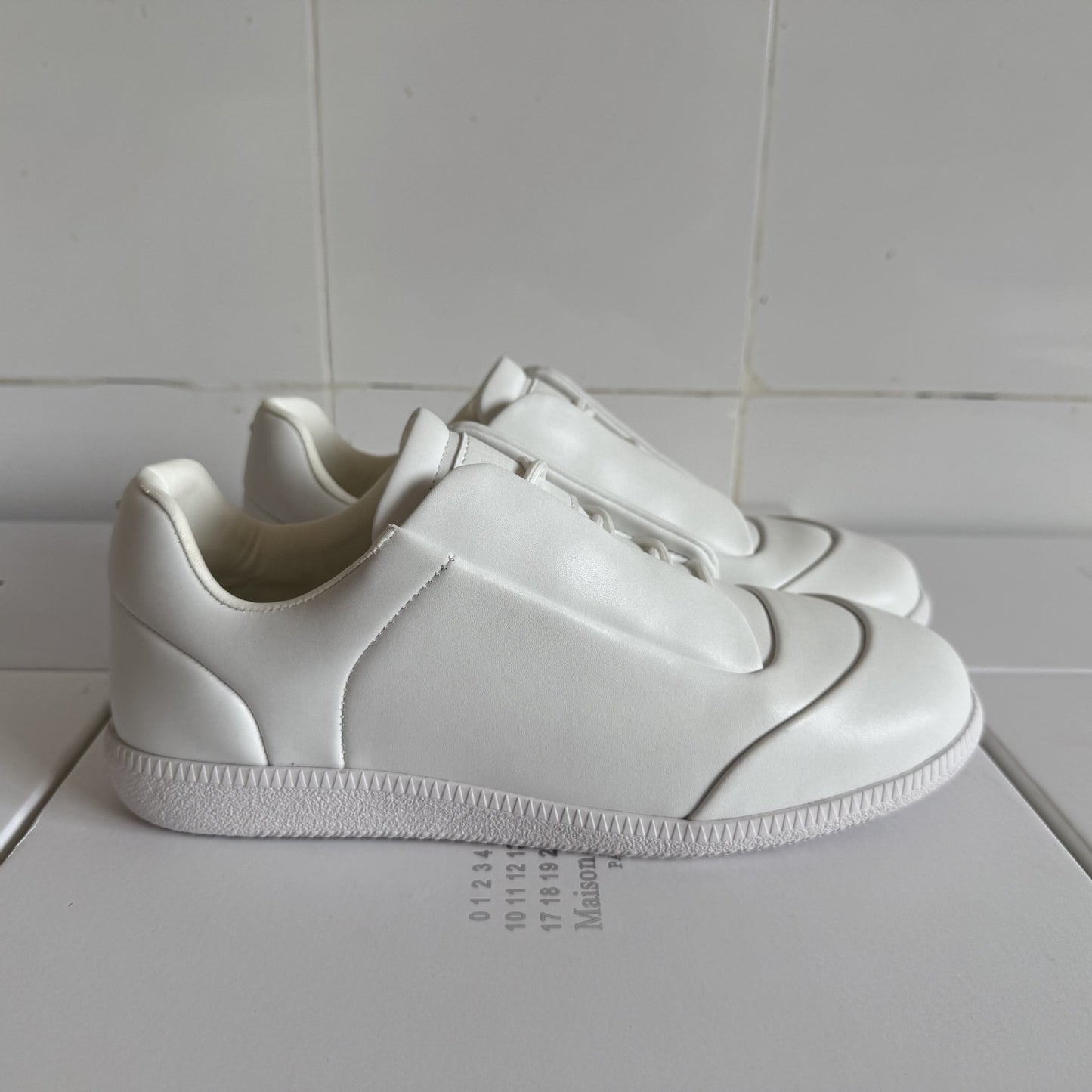 Women's & Men's Rubber Sole Low Top Genuine German Men's Sports Shoes