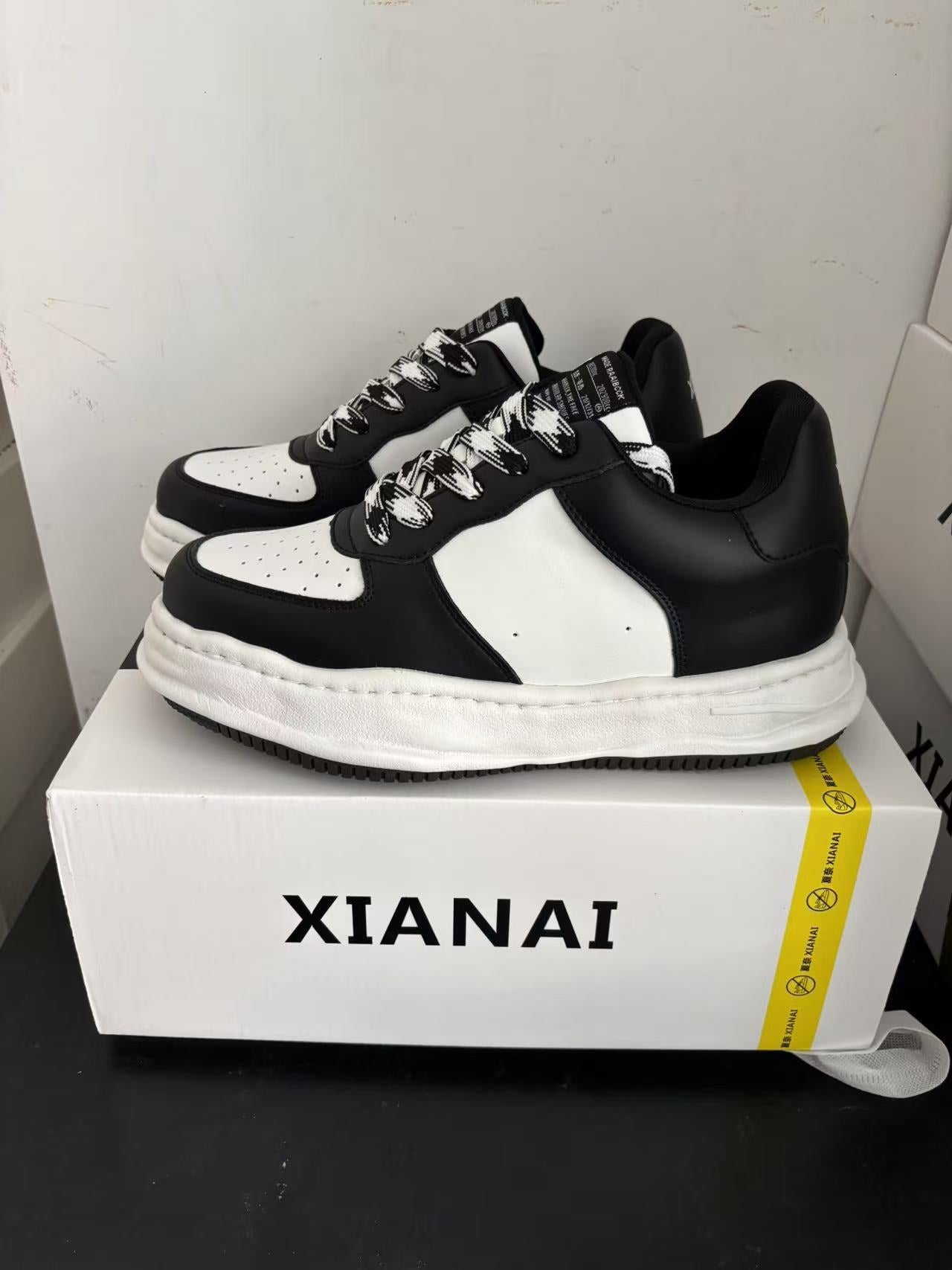 Women's & Men's Fashion Niche Invisible Height Increasing Dissoed Inner Board Men's Shoes