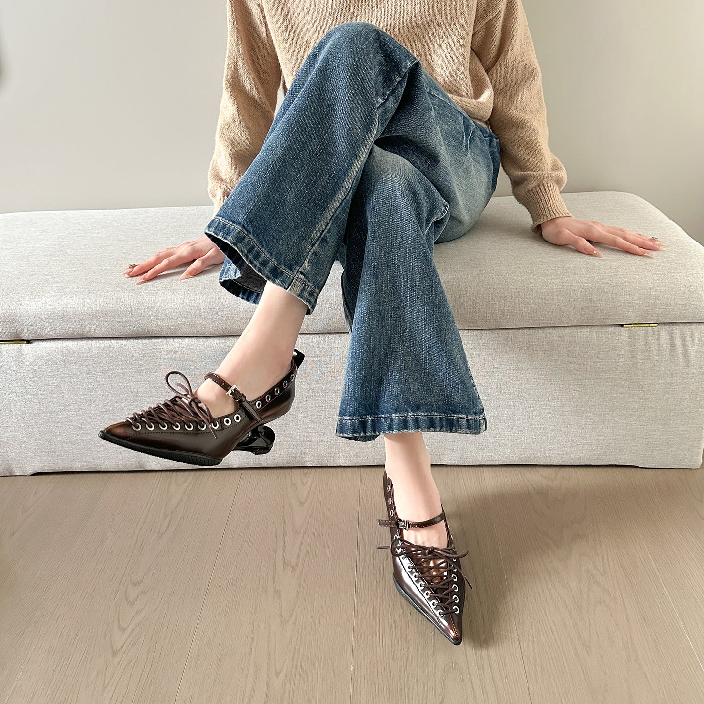 Women's Design Retro Style Pointed Rivets Strap Mary Jane Suspension Sexy Women's Fashion Shoes