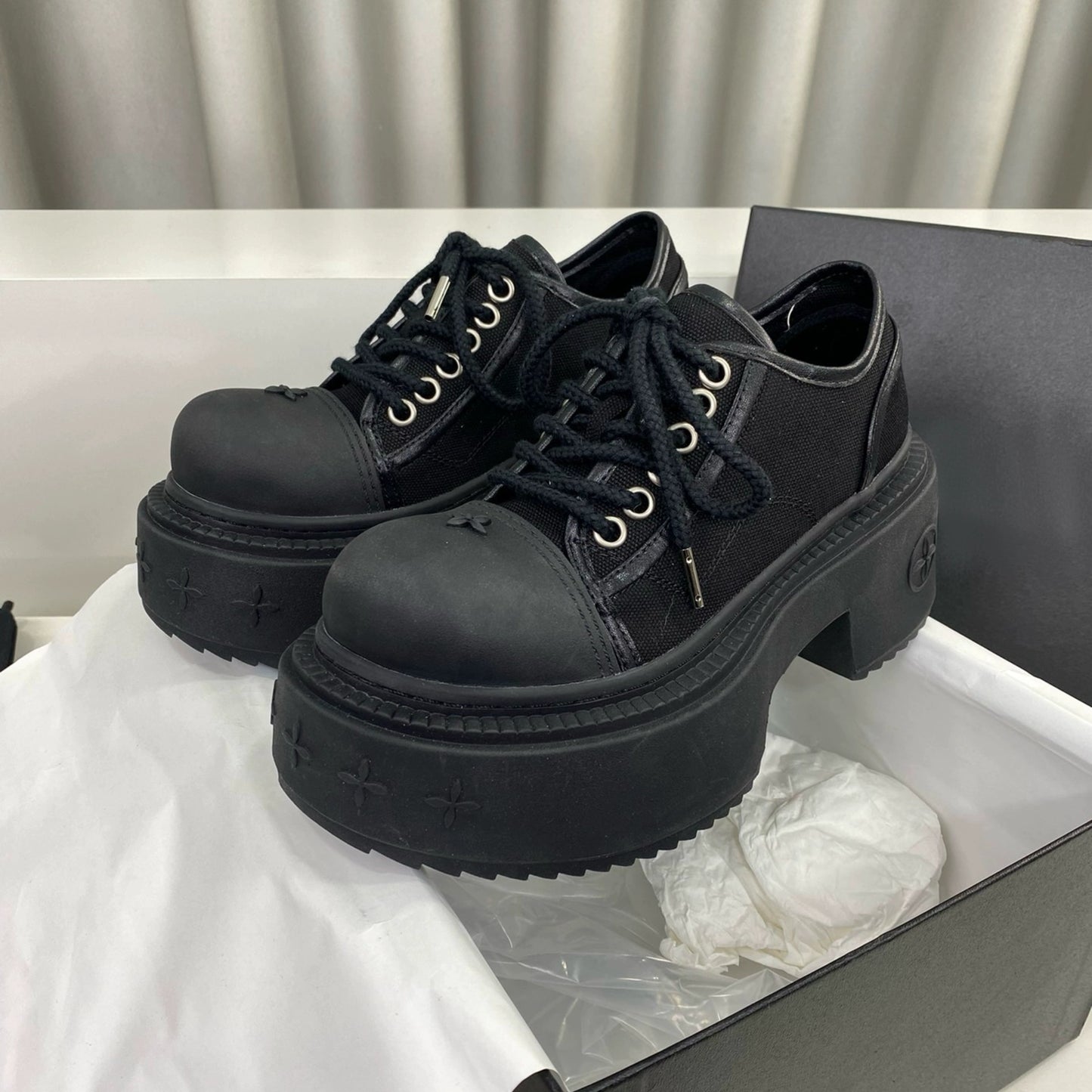 Women's Flower Vintage Genuine Platform Big Head Elevator Women's Casual Shoes