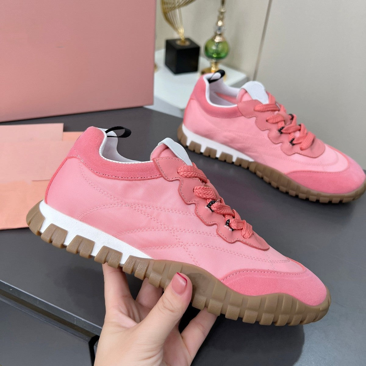 Women's & Men's Round Toe Tire Pattern Fashionable Retro Sports Casual Shoes