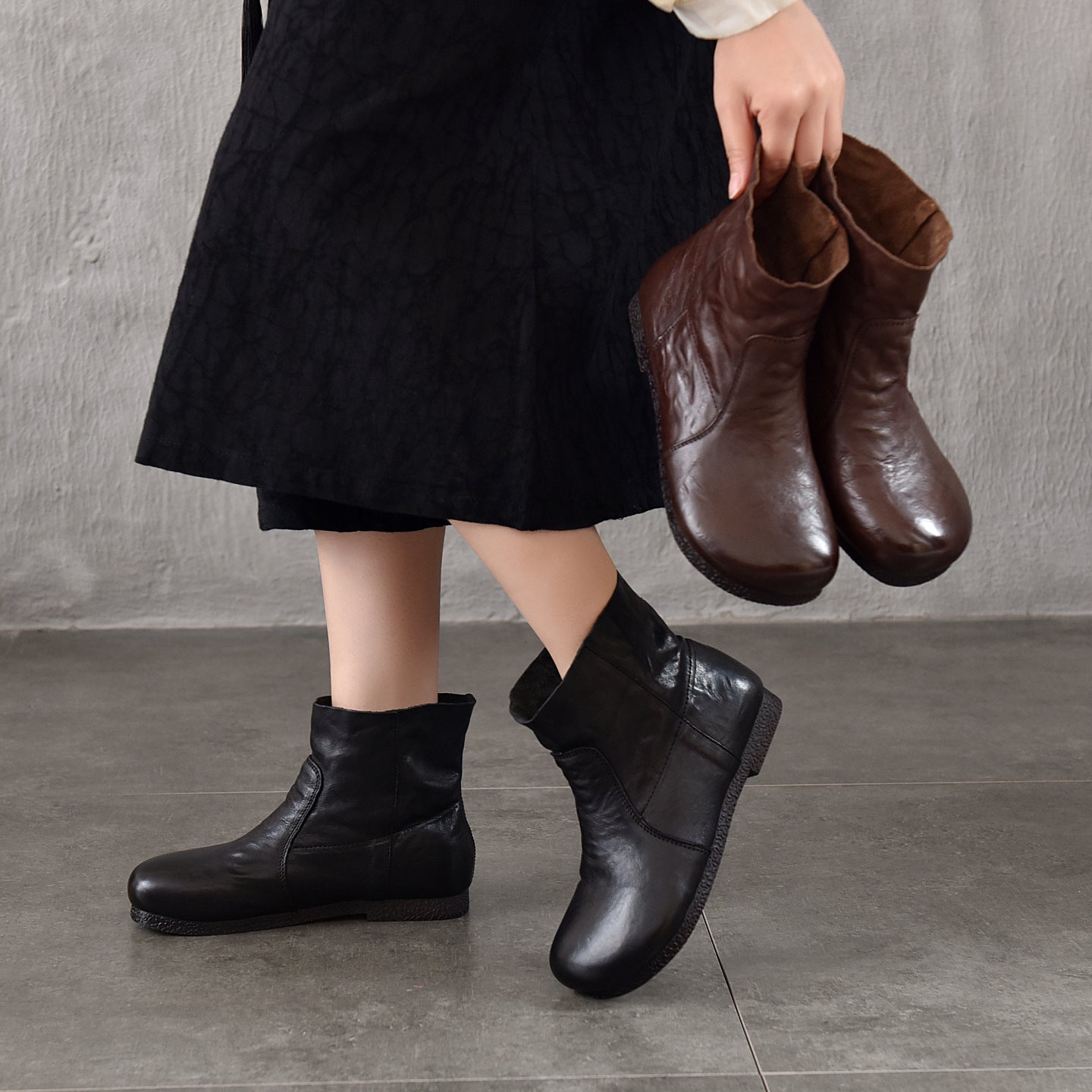 Women's Pattern First Layer Cowhide Round Toe Flat Bottom Women's Leather Boots