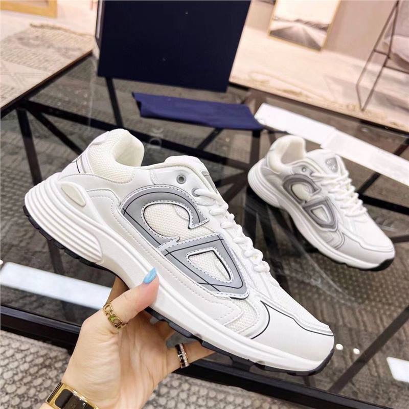 Women's & Men's Fashion Couple Light Mesh Breathable Comfortable Men's Sports Shoes